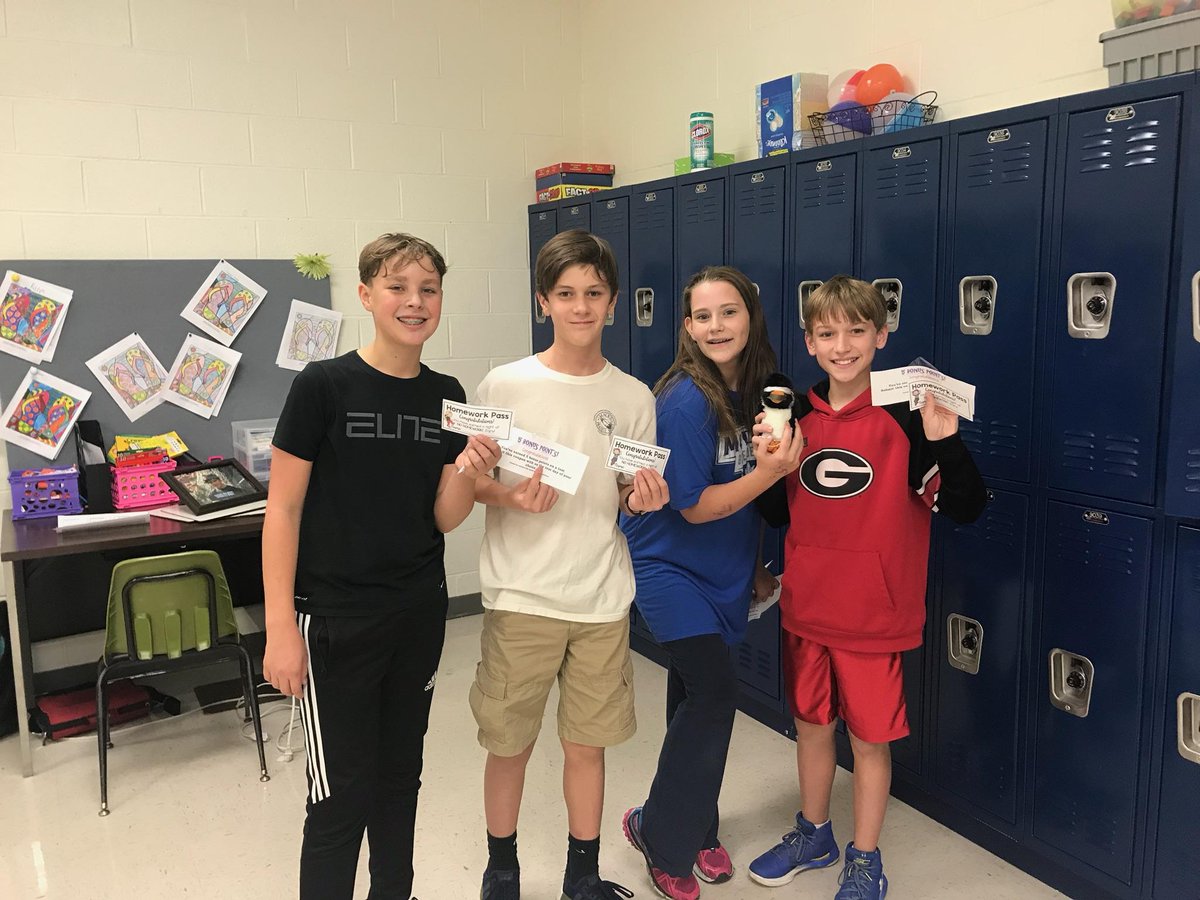 rachtn007_ann's tweet photo. Who knew expressions and equations could save a penguin's life??? #STEM #breakout2017 #saveBubbles @MMSbluedevils1 https://t.co/y1S9yIV45o