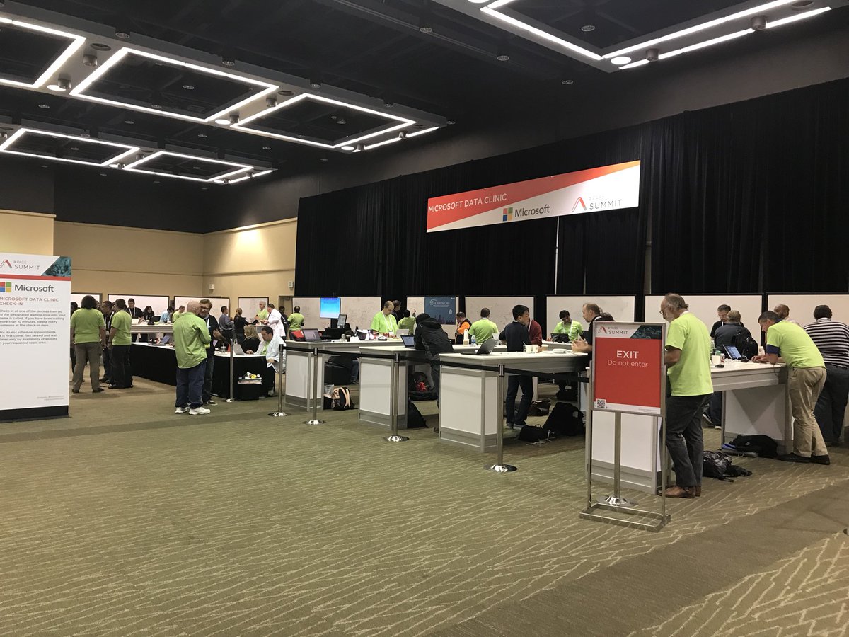 LC_DataQueen's tweet photo. Fantastic day #2 at #PASSsummit2017 this is where the magic happens! #dataclinic #microsoft #geekout https://t.co/rhJFl7ImTs