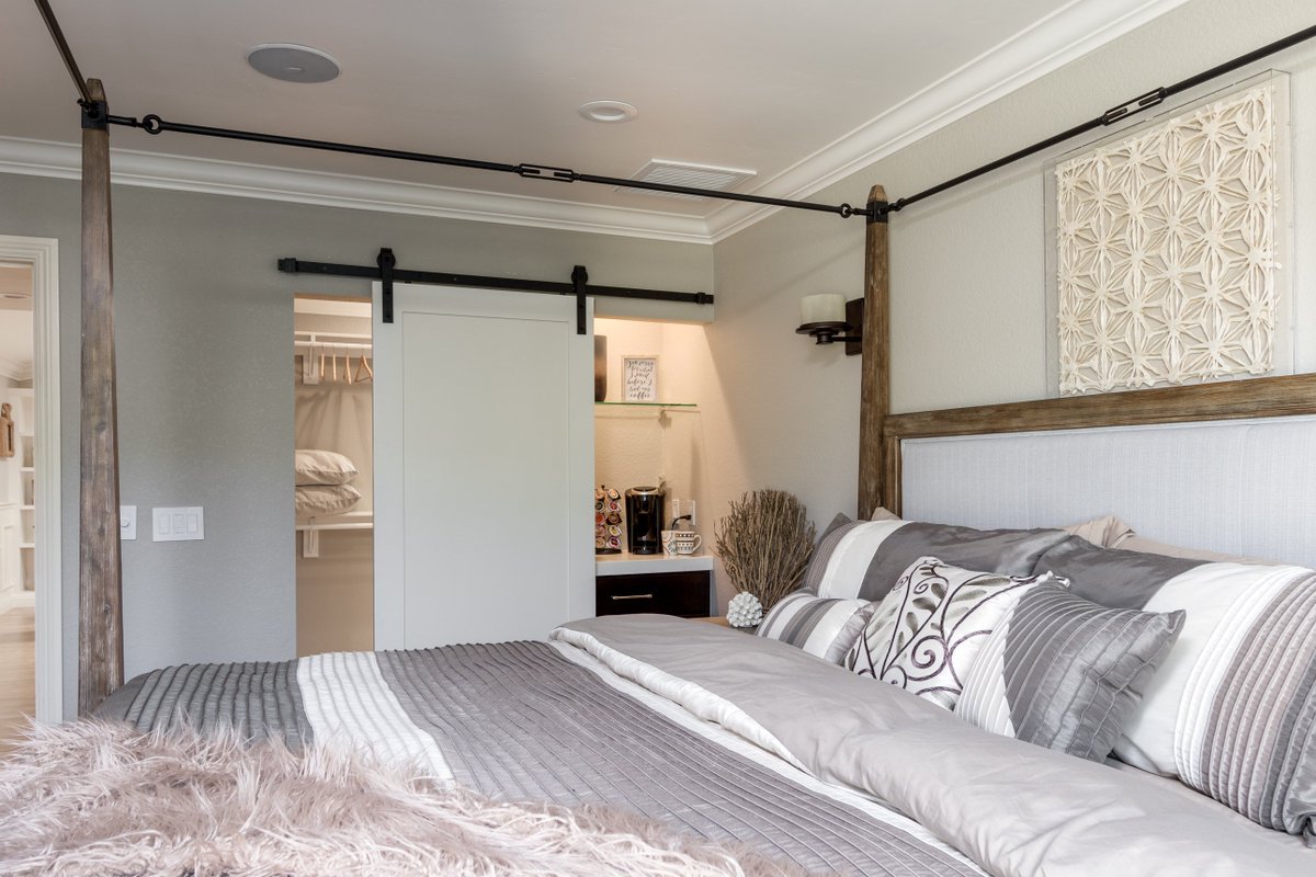thejoyfulshell's tweet image. Master bedroom @TheJoyfulShell!  #Beautiful #vacation home in #Carlsbad #CA!  Plan your #SoCal #beach vacation now! #SanDiego #VisitCarlsbad