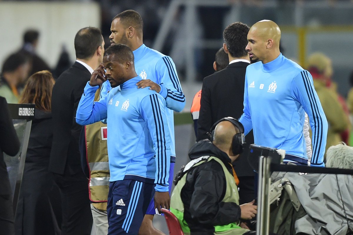 Espn Fc On Twitter Patrice Evra Kicks Out At Fan Sees Whats Wrong With Chelsea Paolo Bandini On Antonio Conte Podcast Https Tco Hgk7o2pu4v Https Tco Vkxqs4mxic