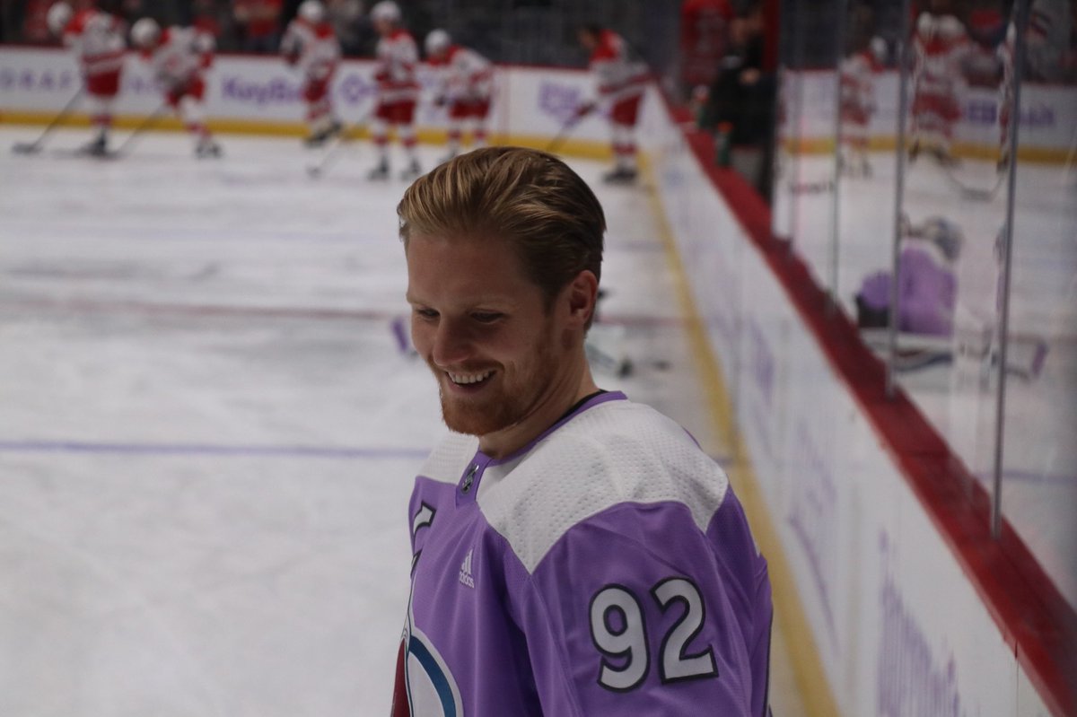 Avalanche's tweet image. The Captain... Looking good in lavender. 

#HockeyFightsCancer #GoAvsGo