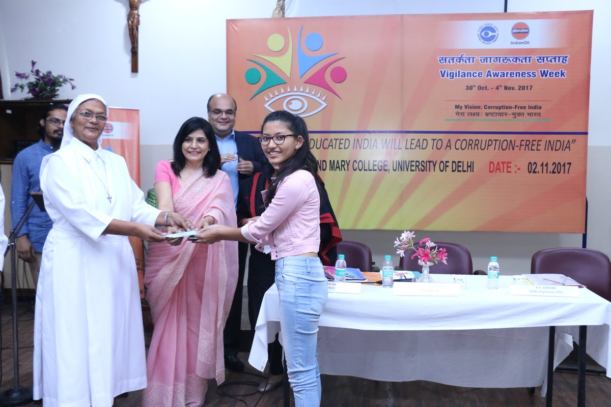 NRVigilance_IOC's tweet photo. Catch them young!Debate on "An educated India will lead to a Corruption-Free India" at Jesus and Mary College,New Delhi @IndianOilcl #VAW-17 https://t.co/AJx2qTfUhn