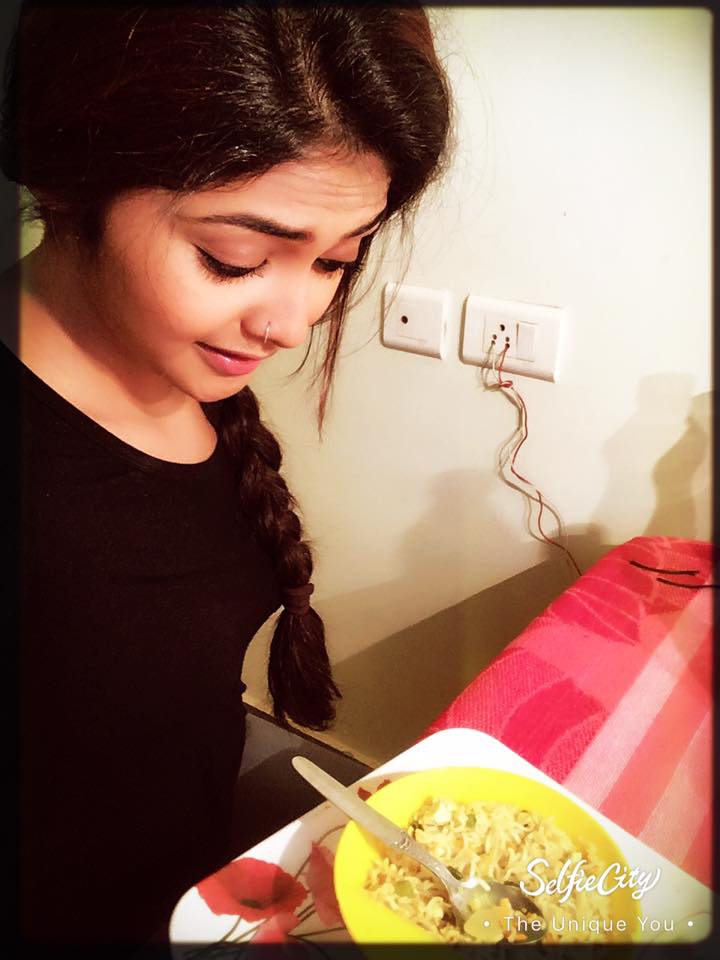 sayani06's tweet photo. Breakfast like school...
#kaKhaGaGha #maggilove #aboutToRoll🎬❤️ https://t.co/lKbUZo0WCz