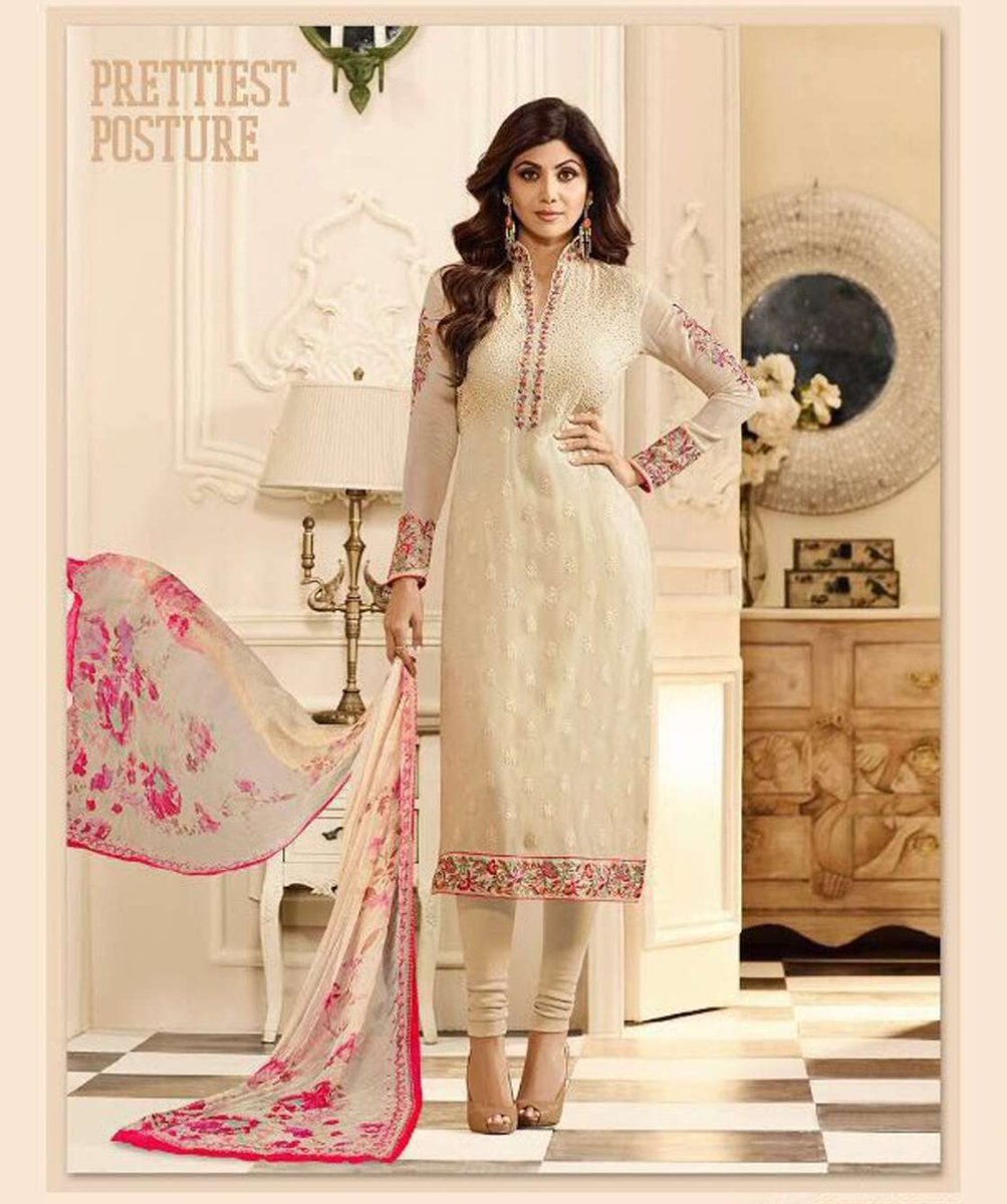 sareeexotica's tweet photo. Buy shilpa shetty suits online at best affordable prices in india.
#shilpashettycollection #designersalwarsuit #georgettesuits https://t.co/l3tXxjSsch