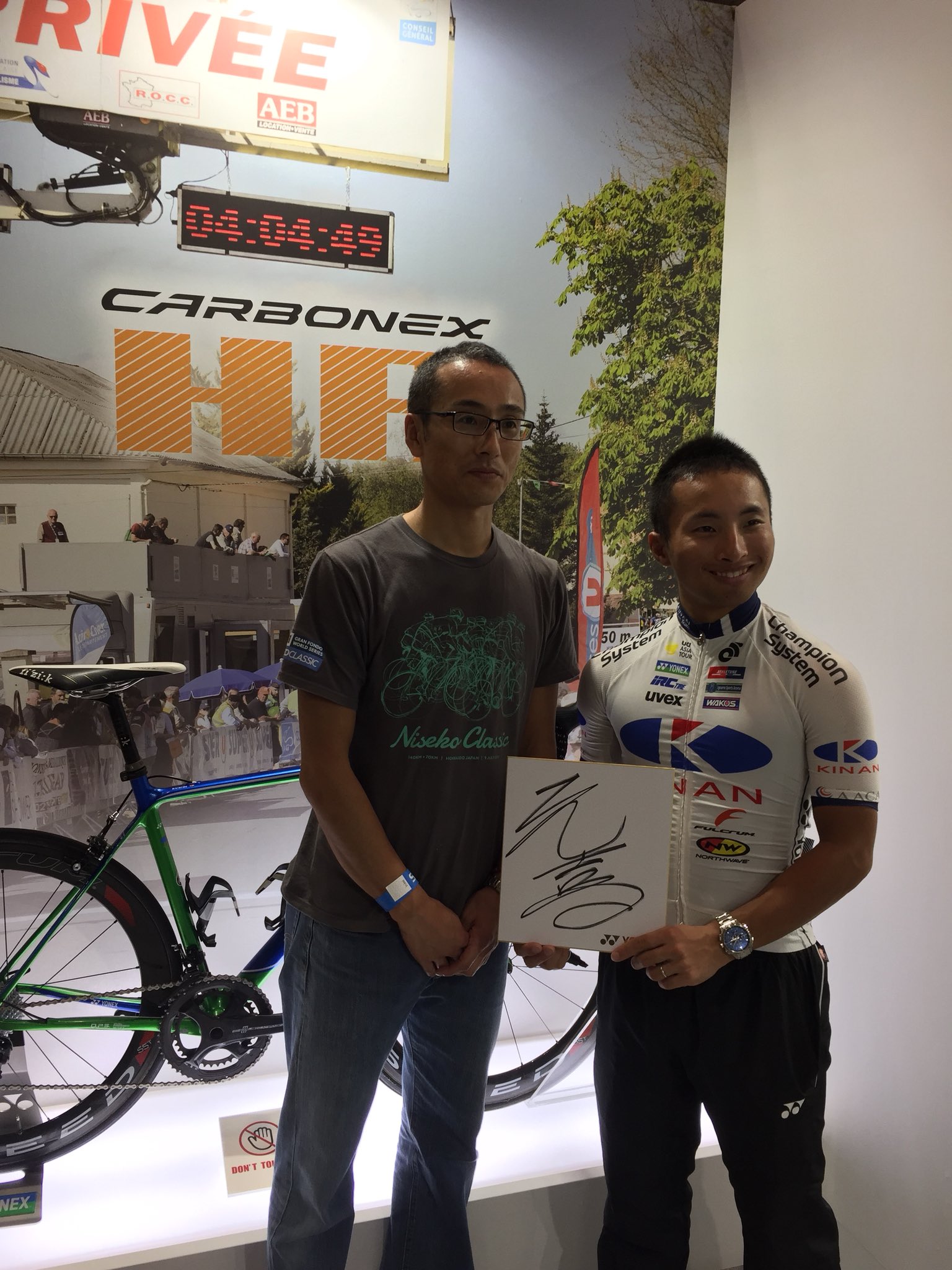 Kinan Cycling Team Cycle Mode International17 山本元喜の即席サイン会 Kinancyclingteam Gokinanguys Yonexcarbonex Cyclemode T Co rrefekyg Twitter