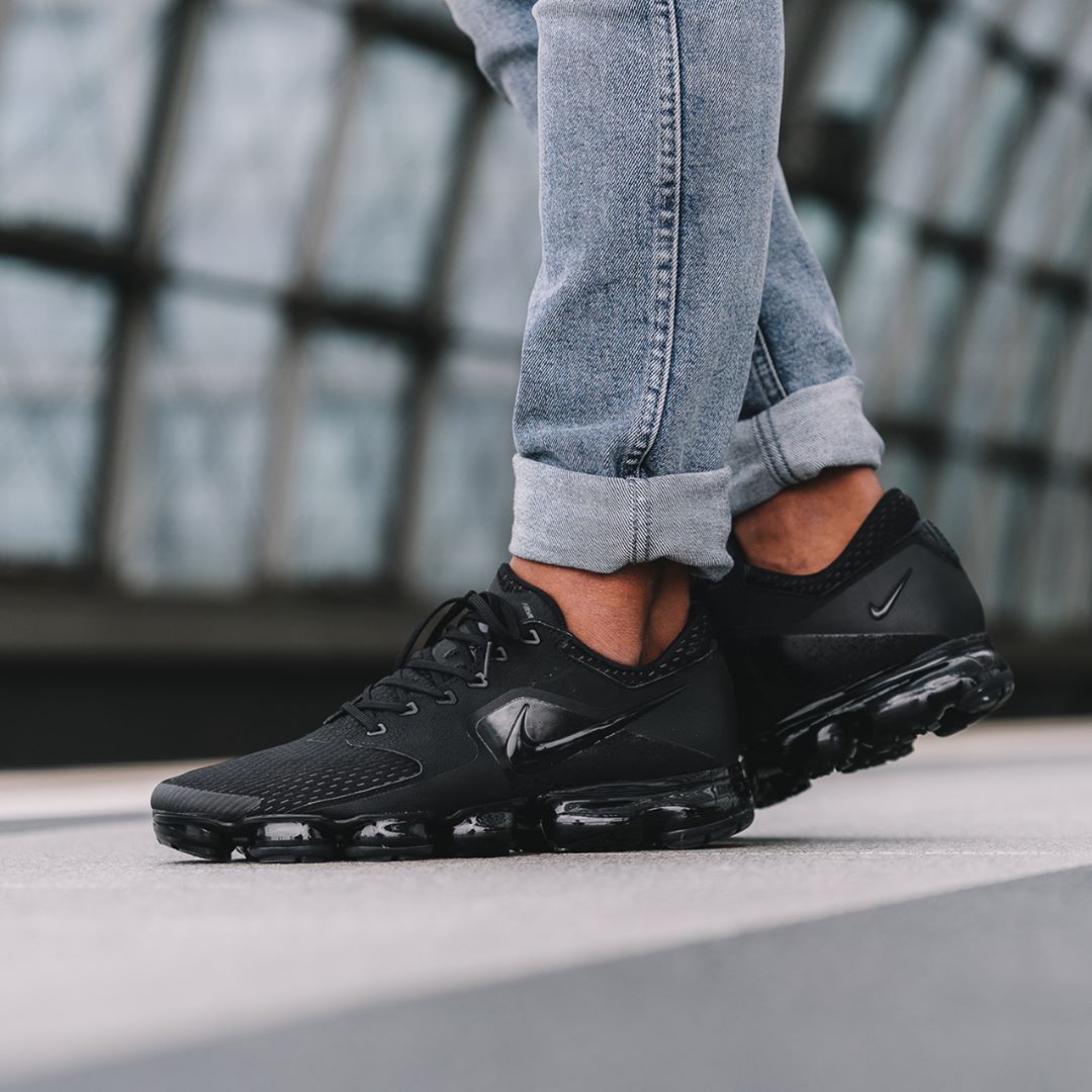vapormax mesh triple black