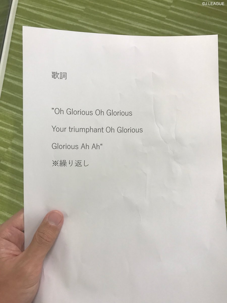 Tkq Clのアンセム あれだけ壮大な感じで歌い上げるのに歌詞見たらたいしたこと全然言ってないからすごく好き