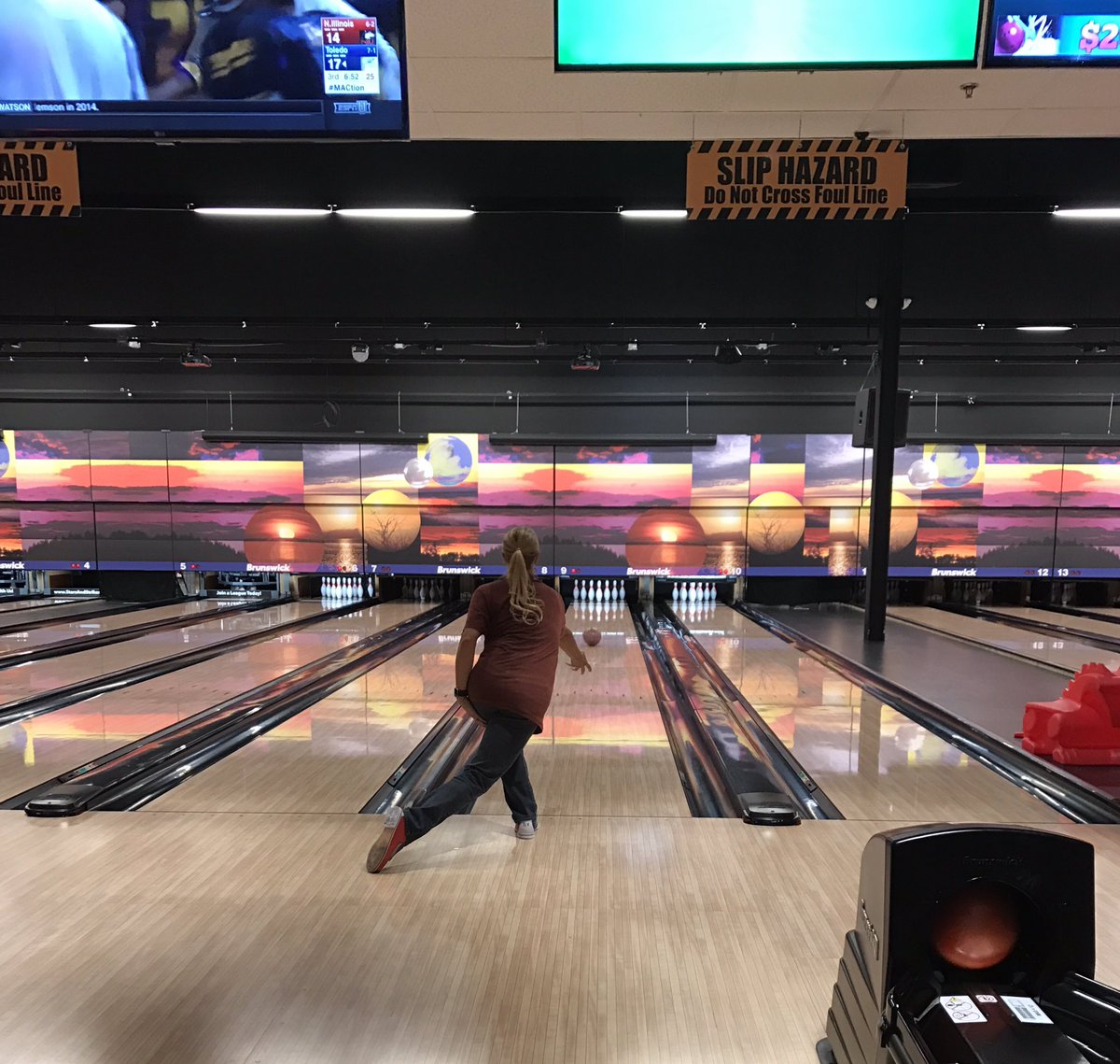 5k_chick's tweet photo. By the ๐of this picture, I look like a real bowler! ๐ณ #bowlerpose #legback #strike https://t.co/0dL8QGbHls