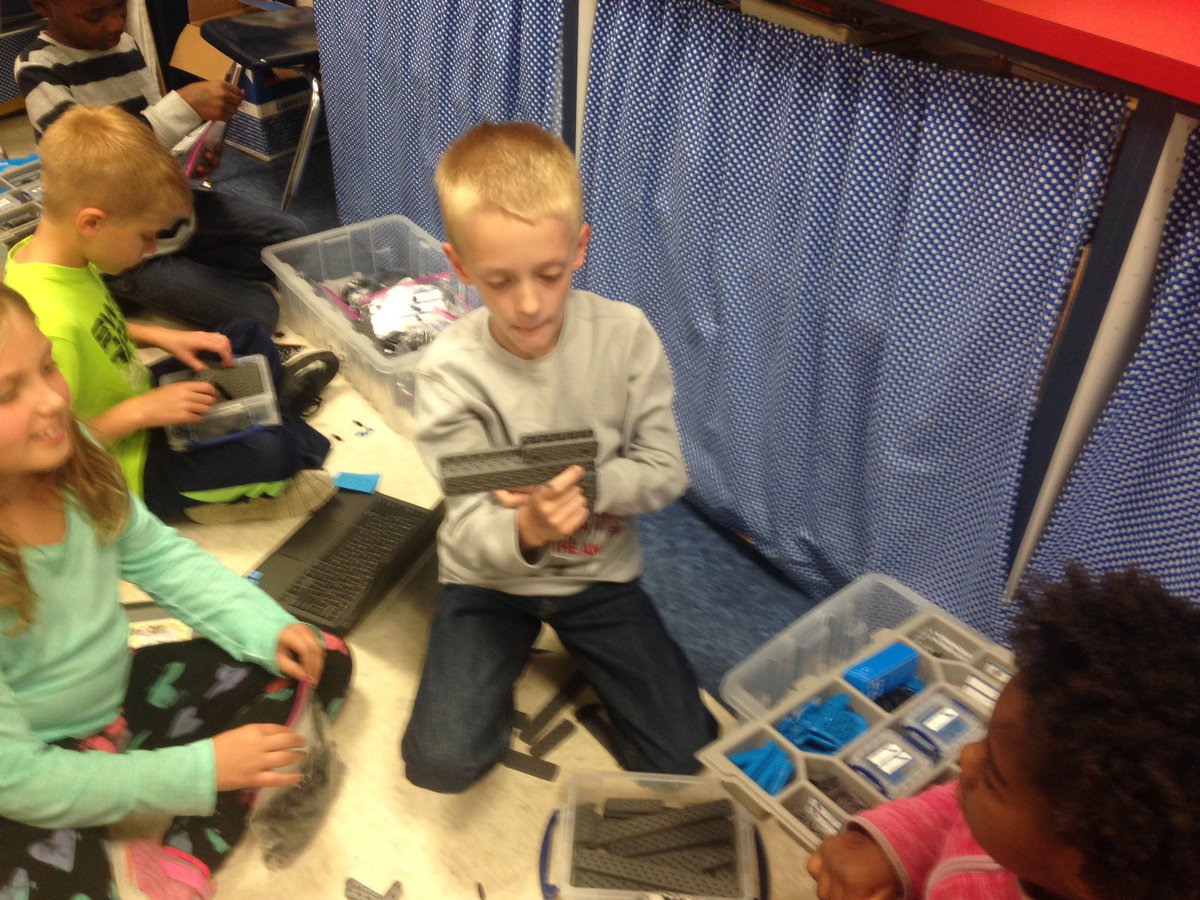 MaynorSmaynor's tweet photo. Today my third graders became legit engineers! #BeBoldMCCS #PLTW @RivertonElem https://t.co/SuIqBcdxSF