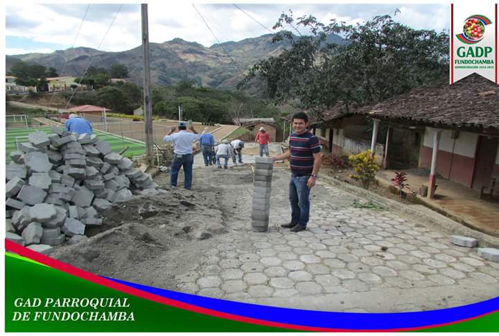 duvalcuevav's tweet photo. Adoquinado de #Fundochamba ahora es una realidad.. trabajamos juntos por un futuro mejor https://t.co/396gC4ODEQ