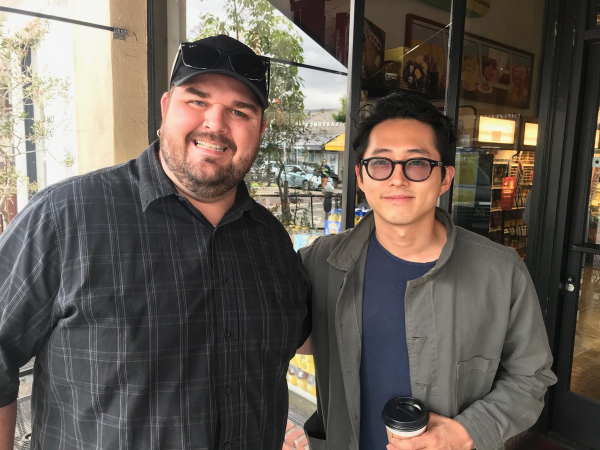 Steven Yeun with a lucky fan in LA! 📷 jdraimer