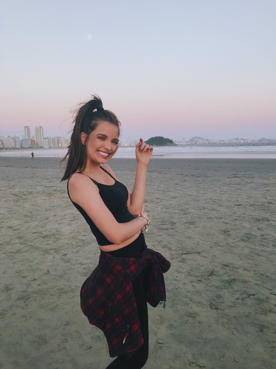 gichavesoficial's tweet photo. sorrisin para quem tá votando muitaoo #MPN #GiovannaChaves https://t.co/FWRGnnh87Q