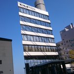 目の錯覚!？板にしか見えない不思議なビルが発見される!