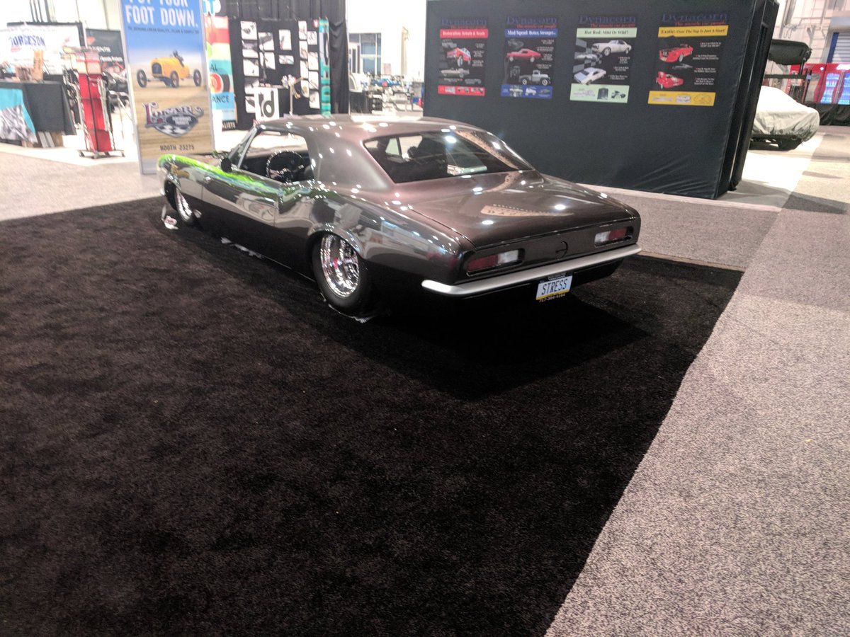 NRCOnAir's tweet photo. @A_mericanMuscle @mcgvonia76 May b the same Camaro @SEMASHOW @WestgateVegas @VisitLasVegasUS @camee1 lol @laurenfix #showcars #semacars #racecar #speed @FestivalsSpeed https://t.co/i9ypUHKplh