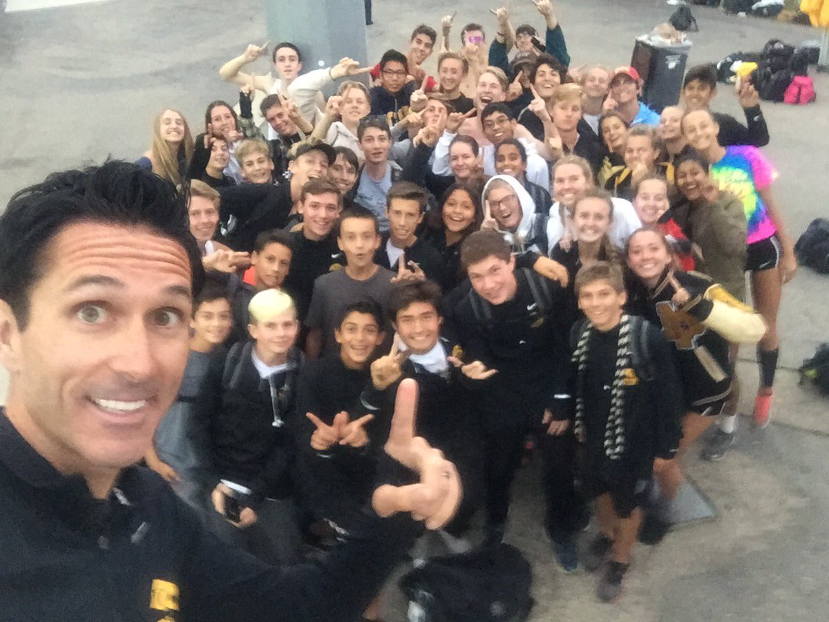 RealSeanBrosnan's tweet photo. Newbury Park XC wins Marmonte League titles in Boys Varsity, JV, Frosh/Soph, Girls Varsity, JV @PrepCalTrack @TheAcornSports #sweep https://t.co/cfQEIZ5xnn