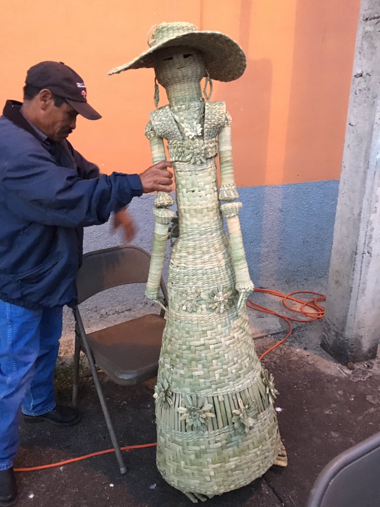RafaHSoriano's tweet photo. A punto de iniciar festejos de Todos Santos en Puácuaro, Michoacán. #DiaDeMuertos #Cultura #Tradiciones #Mx #DiaDeLosDifuntos https://t.co/vQcsHEc7tM