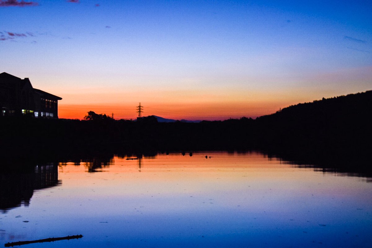 O Xrhsths Yuina Sto Twitter 昨日帰り道での夕焼け 夕焼け 黄昏時 空 帰り道 グラデーションの空 綺麗な景色 一眼レフ初心者 Nikon D5300