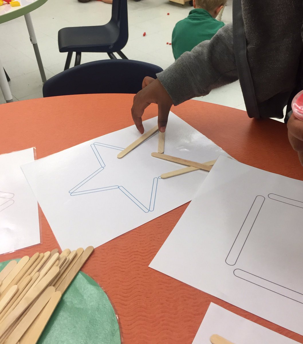 MmeElizabeth's tweet photo. Faire des formes avec des bâtons de popsicles= simple et amusant! https://t.co/cRycmtlJPd
