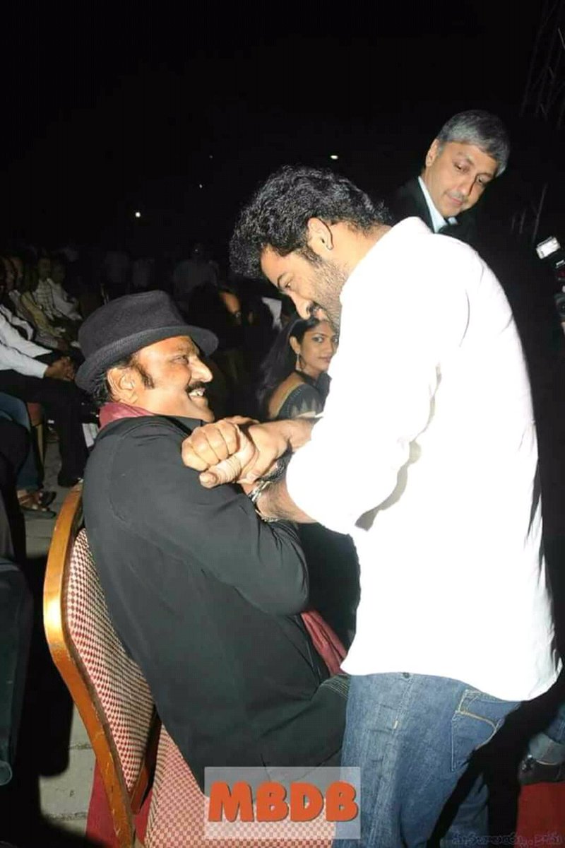 Nallampati's tweet photo. Rare pic of collection king @themohanbabu and young tiger @tarak9999 ,@HeroManoj1 @iVishnuManchu @LakshmiManchu https://t.co/XMoNRJdVJF