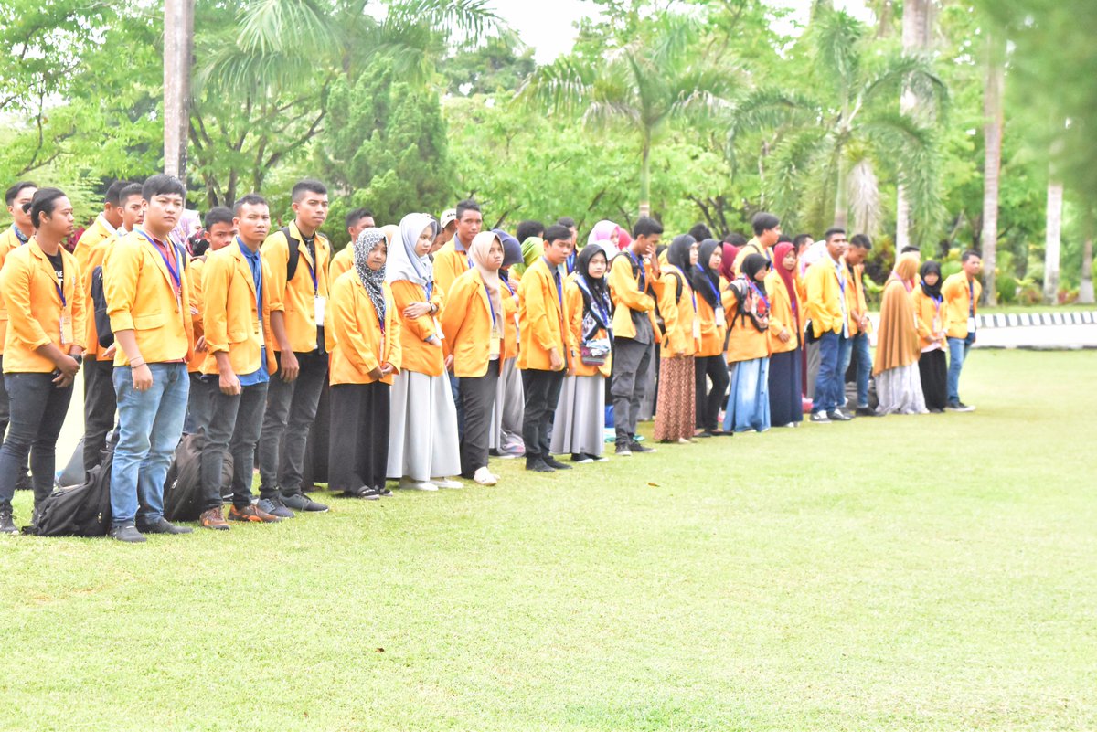 Humas_UHO's tweet photo. Pelepasan Peserta Mahasiswa KKN Tematik Tahun 2017 https://t.co/f9RS80QhmR