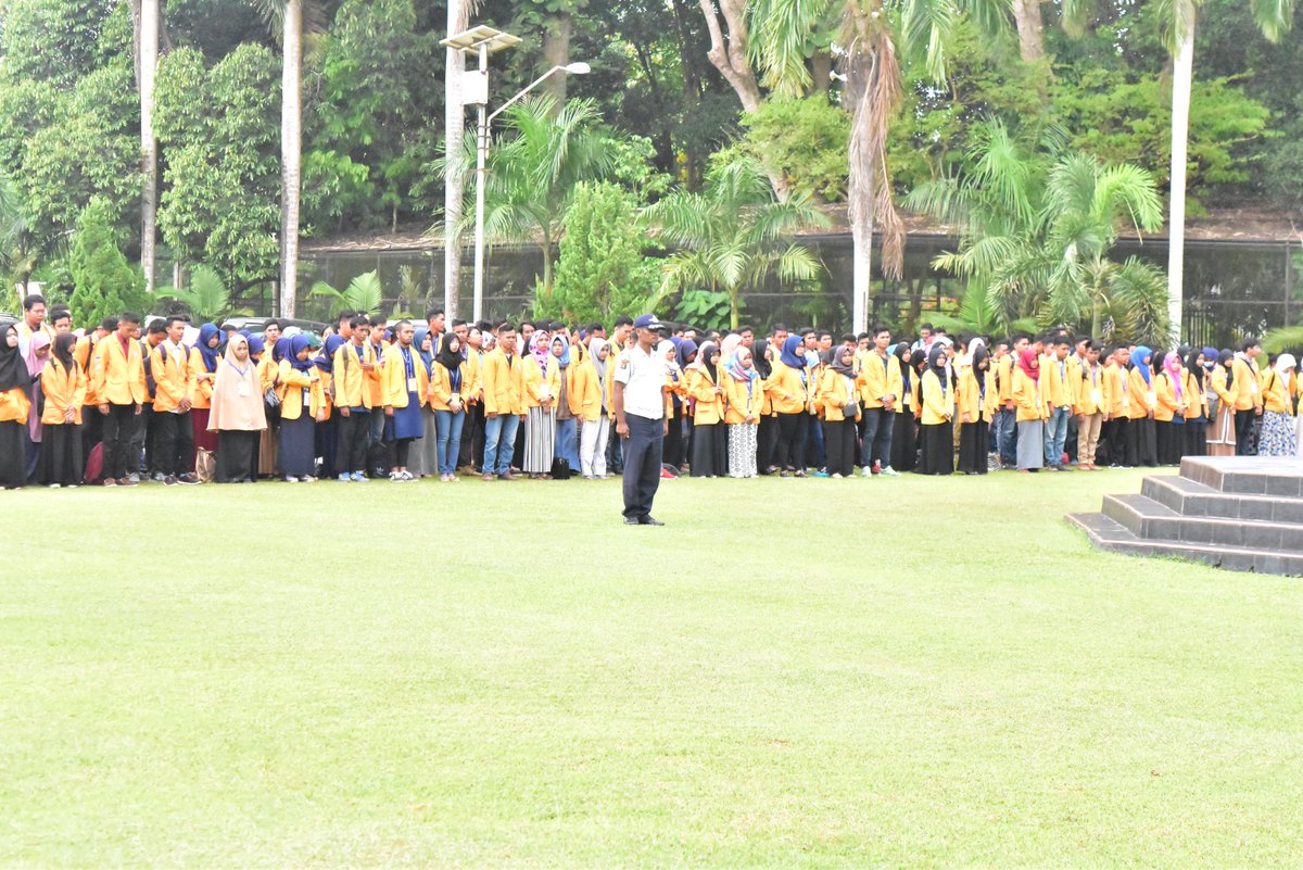 Humas_UHO's tweet photo. Pelepasan Peserta Mahasiswa KKN Tematik Tahun 2017 https://t.co/f9RS80QhmR