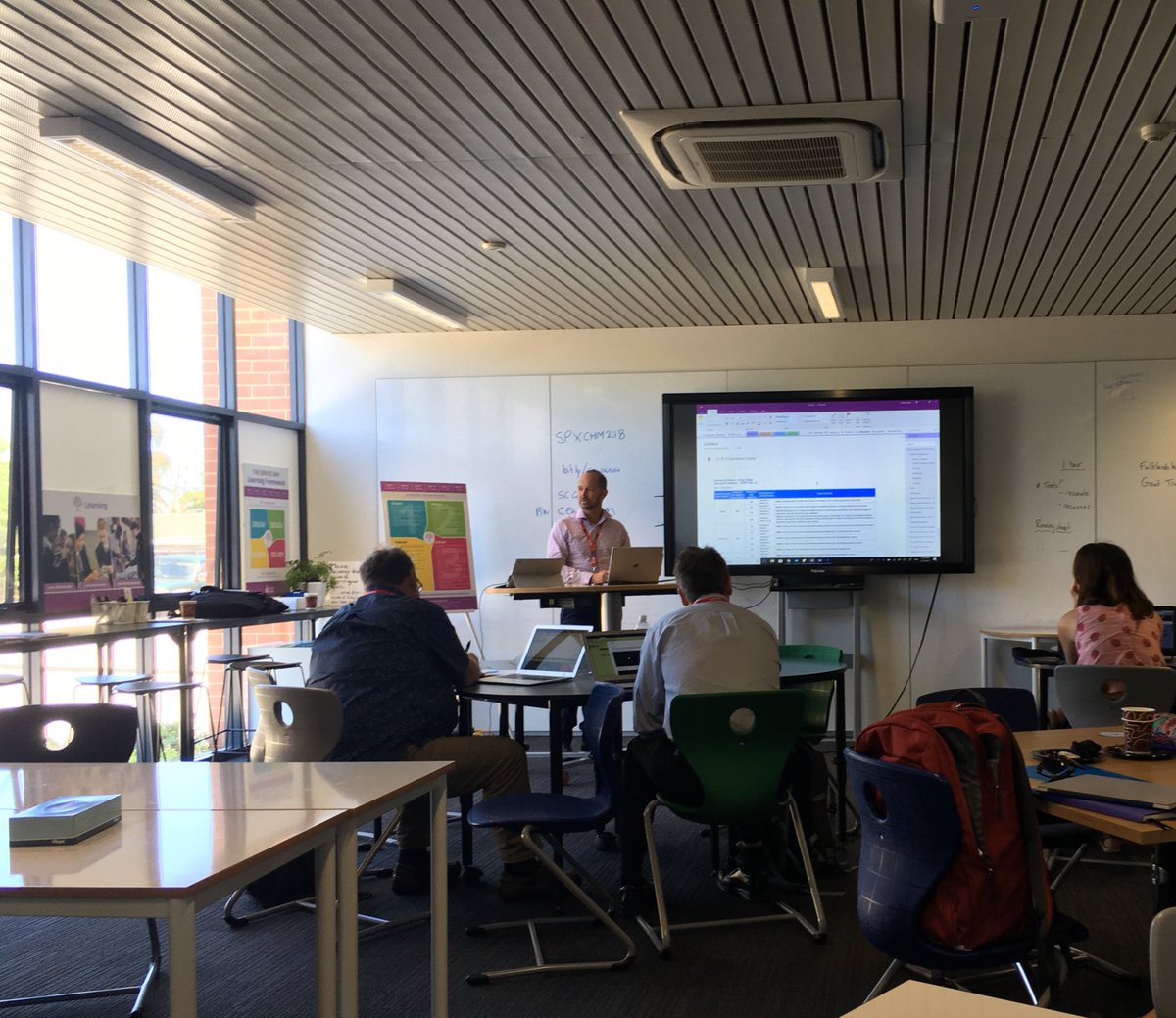HayesHazy197's tweet photo. One note masterclass with @AdamGage73 #LEADingLightsCE #cewa https://t.co/HGbqx4Qh6h