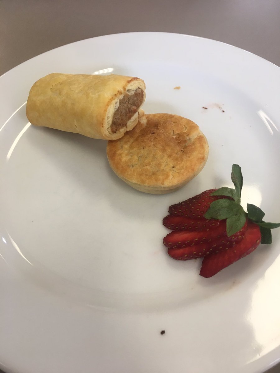 lord_whiteboi's tweet photo. Goodbye Linda, BUT HOW GOOD IS THIS @sodexoUSA MEAL!!! 😱🍆💦😏 https://t.co/QXEPoRxt8Y