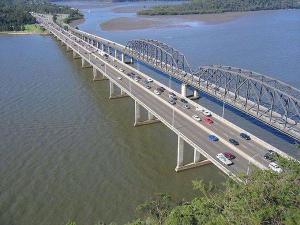 solestudiosing's tweet photo. Los puentes de Hawkesbury, en Australia, uno para vehículos y otro para trenes. https://t.co/iD5Ya4zBuq