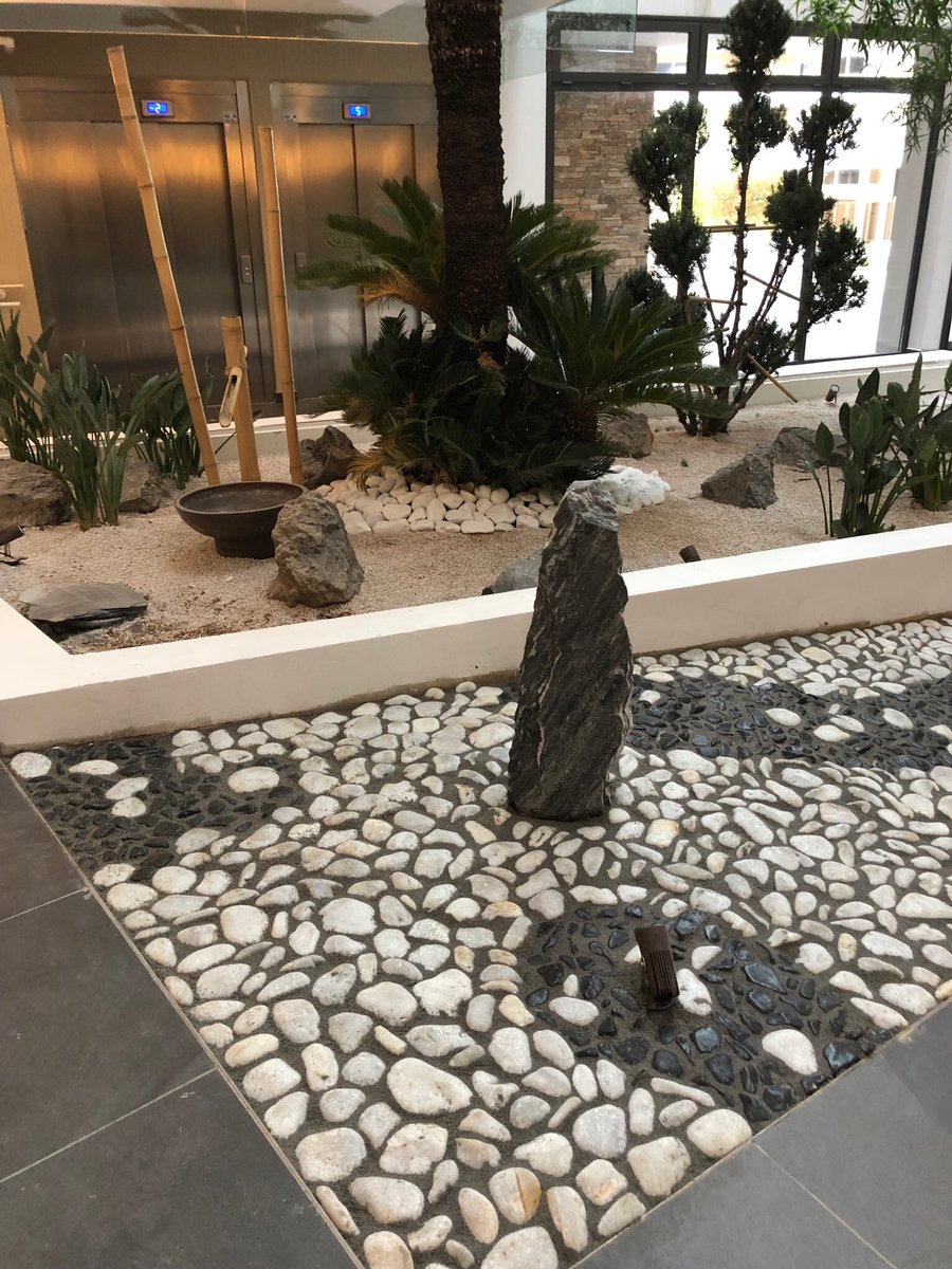 AngleVertPaysag's tweet photo. Finition de la #callade sur le Hall d'entrée de la résidence @HELENIS_Concept #SakuraGarden @LesEntDuPaysage -Projet @AngleVertPaysag https://t.co/0ZWq2Uulyb