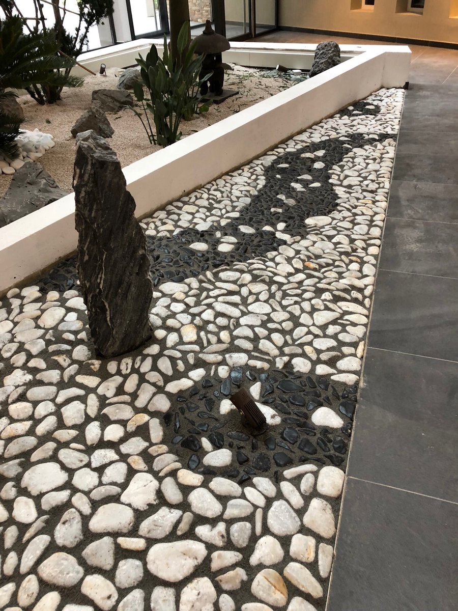 AngleVertPaysag's tweet photo. Finition de la #callade sur le Hall d'entrée de la résidence @HELENIS_Concept #SakuraGarden @LesEntDuPaysage -Projet @AngleVertPaysag https://t.co/0ZWq2Uulyb