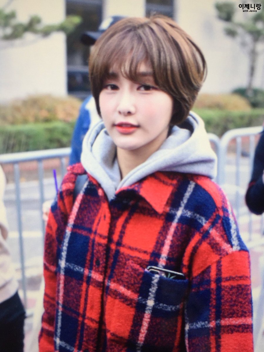 2soyul's tweet photo. 171103 뮤직뱅크 중간출근 프리뷰 #다이아 #DIA #제니 #JENNY #이소율 @dia_official https://t.co/6QFvaLDzEu