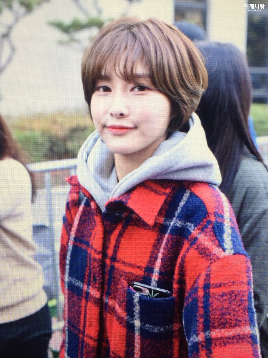 2soyul's tweet photo. 171103 뮤직뱅크 중간출근 프리뷰 #다이아 #DIA #제니 #JENNY #이소율 @dia_official https://t.co/6QFvaLDzEu