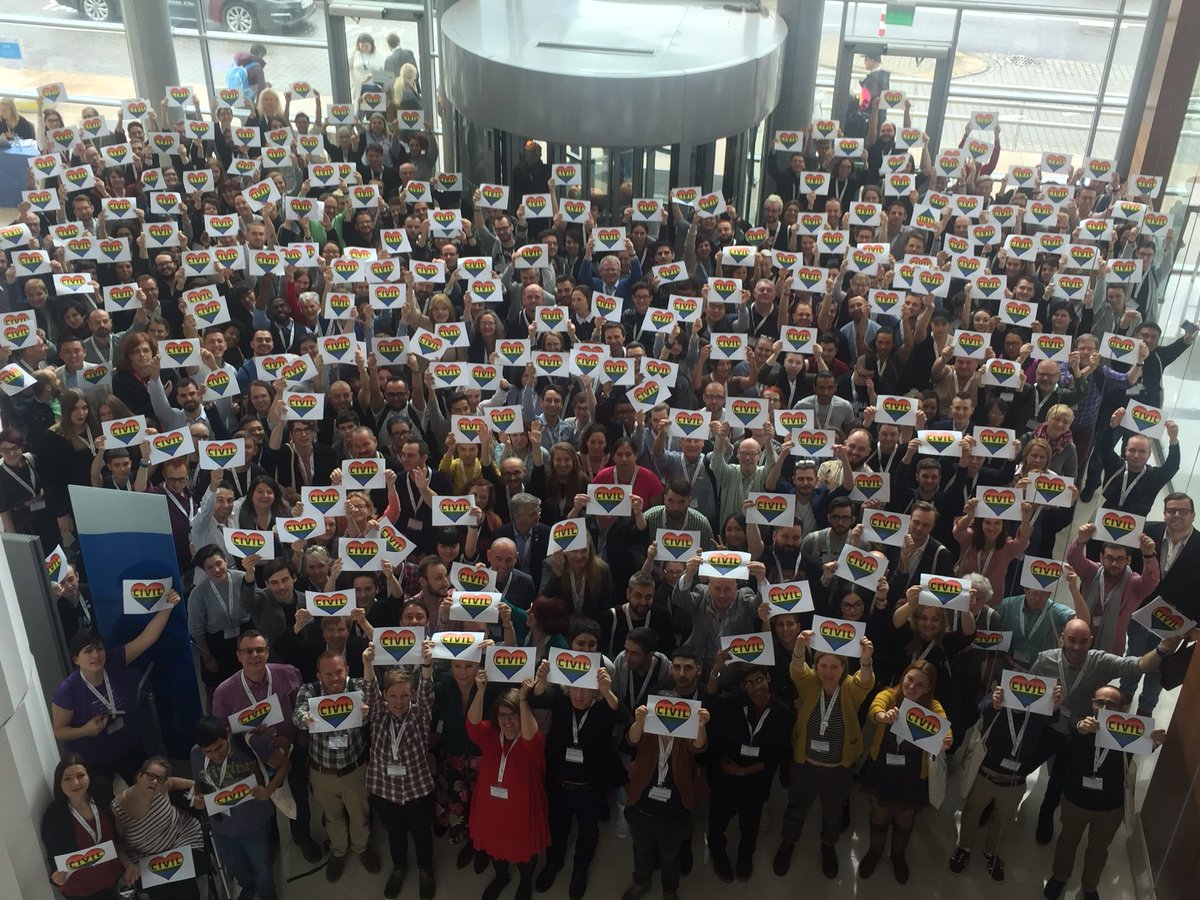 #IEWarsaw2017 participants with <a href="/EBienkowskaEU/">Elżbieta Bieńkowska</a> all showing support for LGBTI equality in Poland. Solidarity with <a href="/KPH_official/">Kampania Przeciw Homofobii</a>!