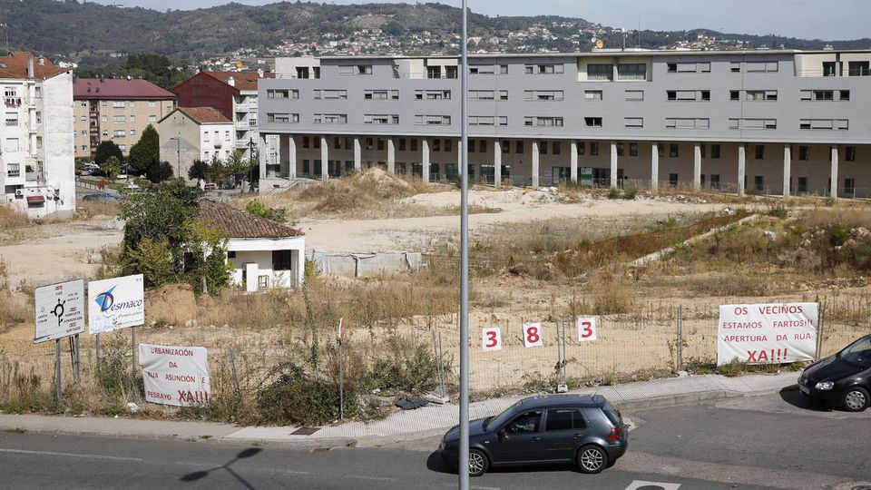 vozourense's tweet image. Vecinos de #AsLagoas piden al Concello acciones legales ante la parálisis de una urbanización lavoz.gal/q_zom1