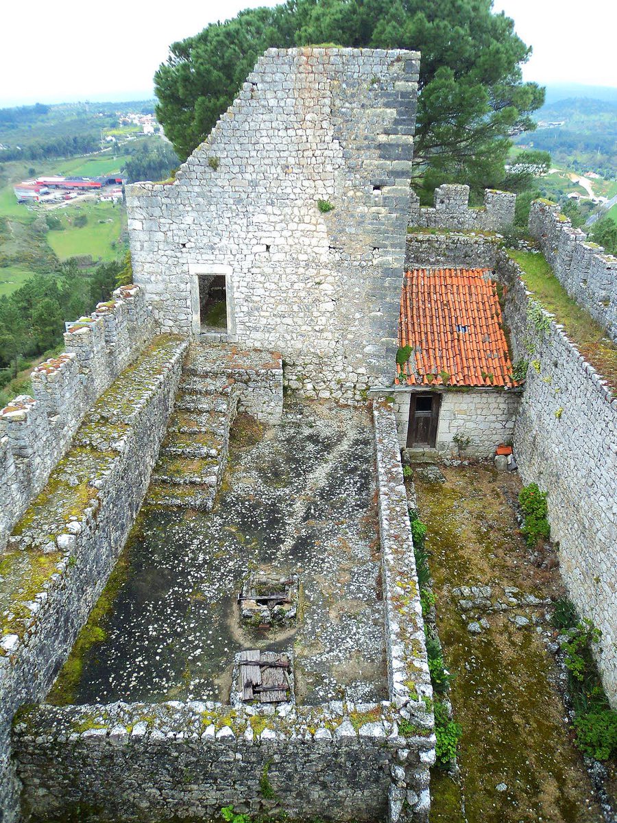 faceroute's tweet photo. Visita o Castelo de #Alcanede e aprecia a paisagem das suas muralhas e longas torres! https://t.co/Gi6jxmKHph
#faceroute #santarem #portugal https://t.co/Xc8WEDxiwF