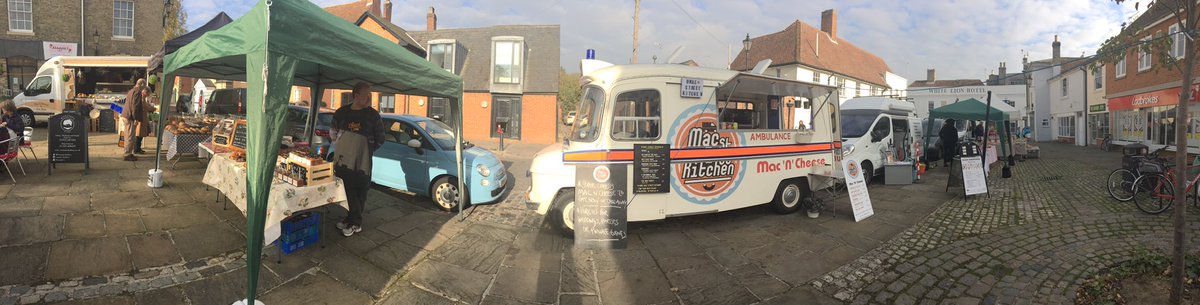 macstkitchen's tweet image. #Hadleigh #market is looking great on this autumnal day !! Great stalls @hadleigh_market @SuffolkMktEvent