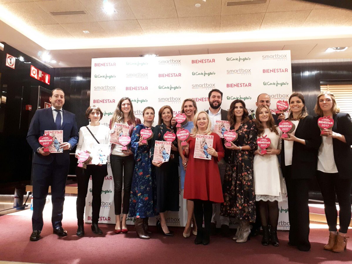 Drasanvi's tweet photo. Estas son las caras de orgullo de los galardonados de los #PremiosOB 2017. 
Mejor Producto de #Nutricosmética ➡️ #CollmaBeauty @obienestar https://t.co/8AAKWzPDjE