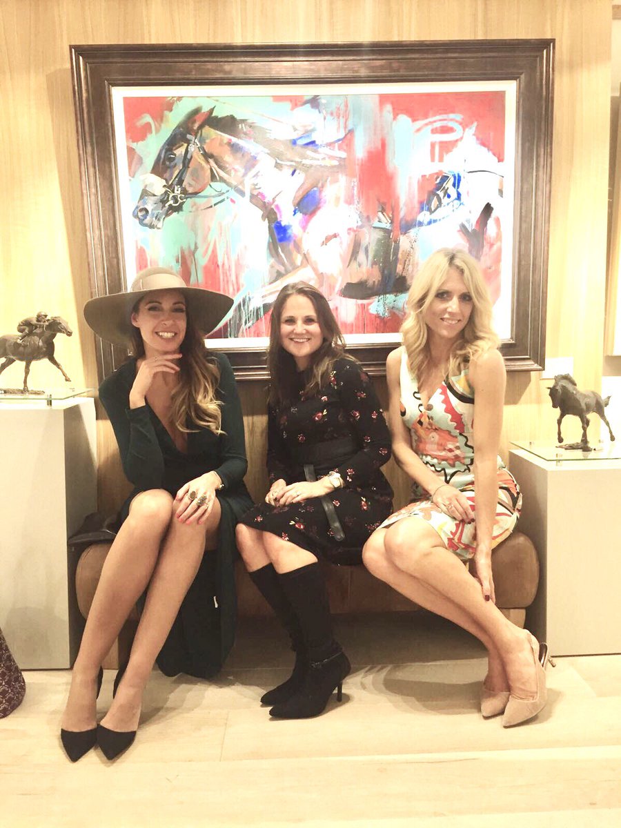 charlotteloves_'s tweet photo. Entrepreneurs gather at @CFAGalleries sensational party hosted by @ladywimbledon #wimbledonvillage @NikkiRees #supportinglocal #eyesofladyw https://t.co/SMNreFiUb4