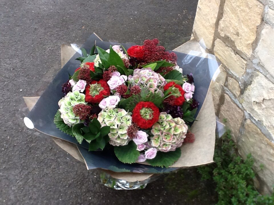 Wcombeflowers's tweet photo. Are you looking for an exciting new opportunity and are an experienced florist ? If you are then please get in touch with us. https://t.co/ddVQr86NDv