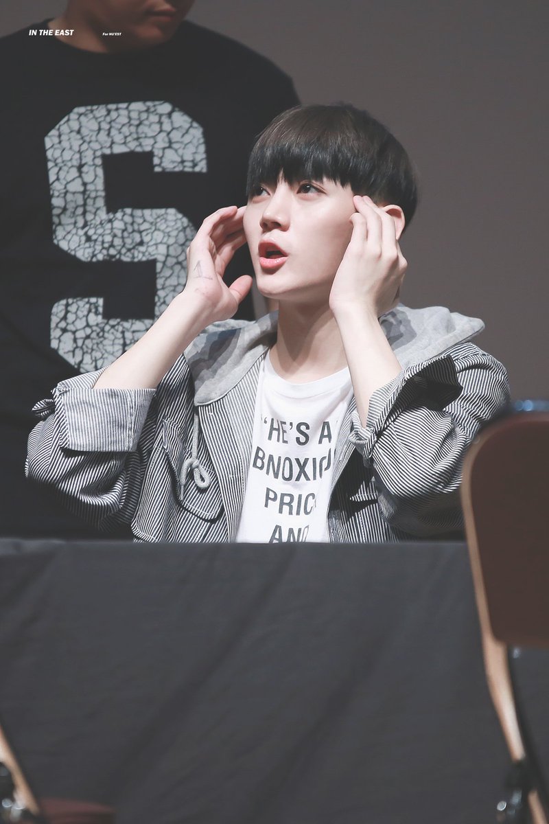 사랑이 사람으로 태어난다면
분명 이런 모습이었을 것 같아,
그런 생각이 들었던 작년 어느 날의 민기.
사랑보다 더 사랑같은 민기야
스물 세번째 생일을 진심으로 축하해💕
#BORNTHIS_RENday
#태어나줘서고마워_우리렌