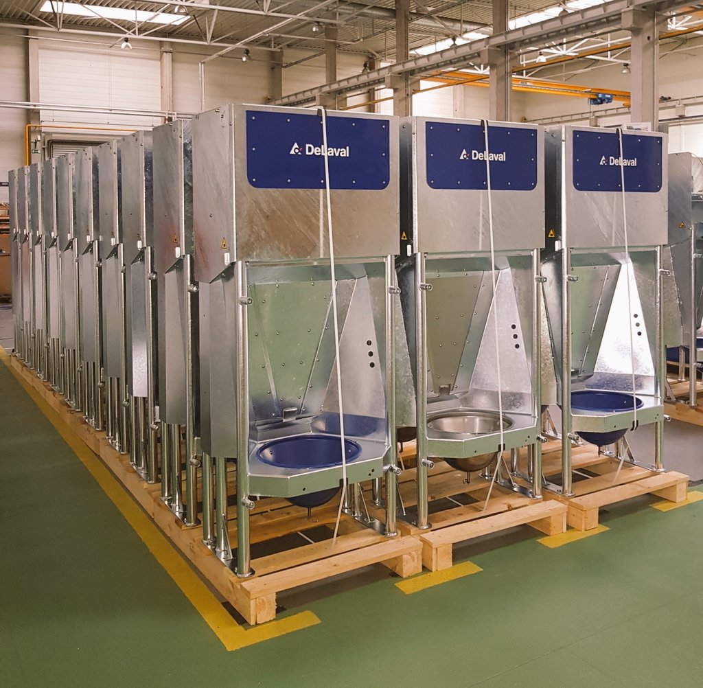 MaximeTraversay's tweet photo. Soon some cows will benefit from accurate and comfortable #FeedStations ! #WeLiveMilk https://t.co/NRp1CEpfR6