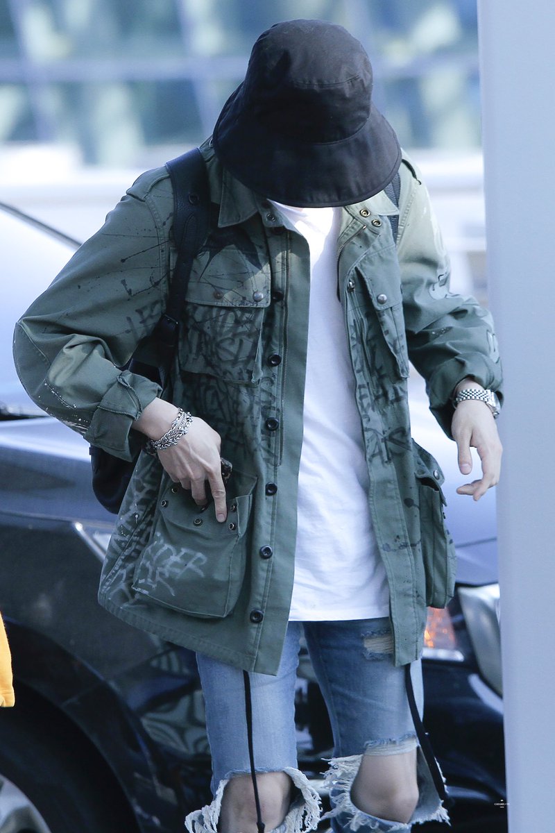 caramelvs9395's tweet photo. #방탄소년단 #민윤기 #슈가 #SUGA @BTS_twt
171103 인천출국 https://t.co/VNyvdbDj8l