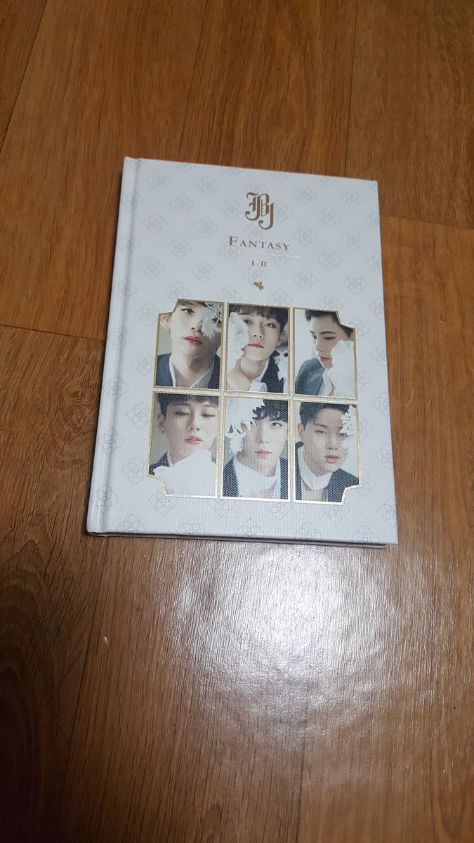 rosevery_10_18's tweet photo. jbj 앨범을 너무 많이 사서 모두 앨범 수록곡까지 들으셨으면 해서 무나합니당 택비는 제가 부담합니다 포토카드는 제가 없는게 나와서 못드릴거같아요 알티추첨을 할게요 당발은 11월 15일날에 하겠습니당! https://t.co/JZJU1us7ho