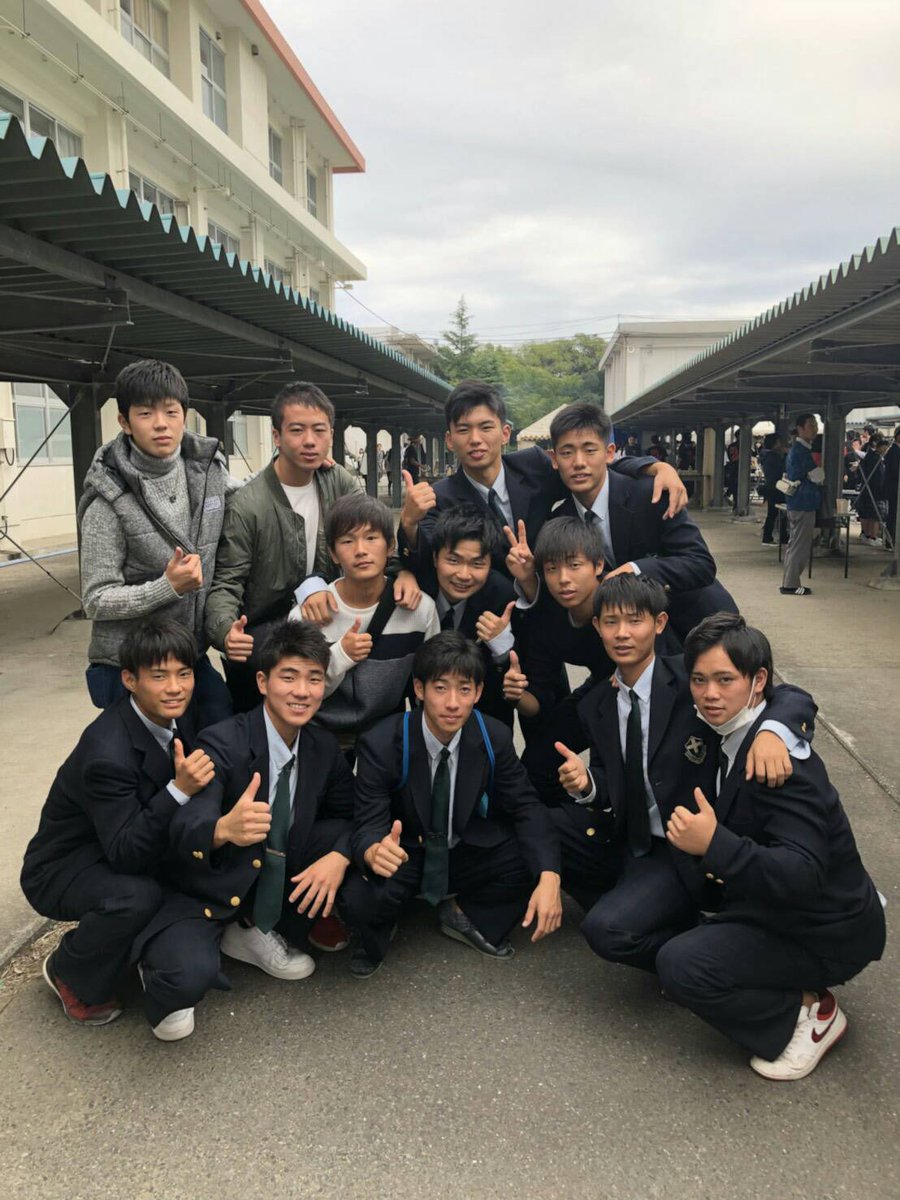 78d4a2babb2b4a2's tweet photo. 向洋祭おもれかった〜
でかい行事はこれで最後
学校行くのもあと3ヶ月やし
たのしもかねー
写真撮ってくれた人ありがと！
土木最高やね。土々呂も最高やね爆笑 https://t.co/Y4S0gdRlDU