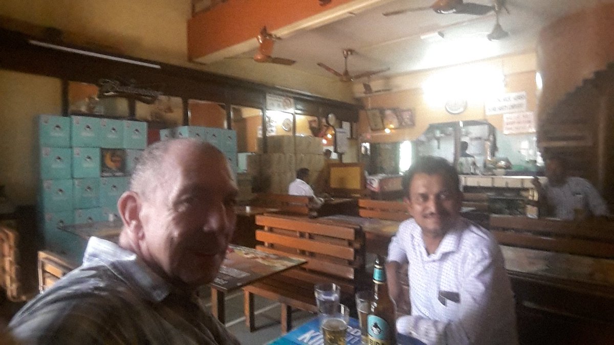 aitchgt's tweet photo. Good day in #Mumbai saw a hat-trick on the #Maidan and a beer in the #Ovalbar. #livingthedream https://t.co/VuSLiw15Kx