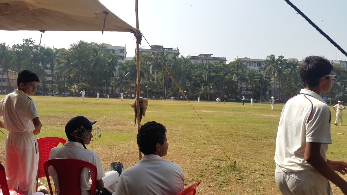 aitchgt's tweet photo. Good day in #Mumbai saw a hat-trick on the #Maidan and a beer in the #Ovalbar. #livingthedream https://t.co/VuSLiw15Kx