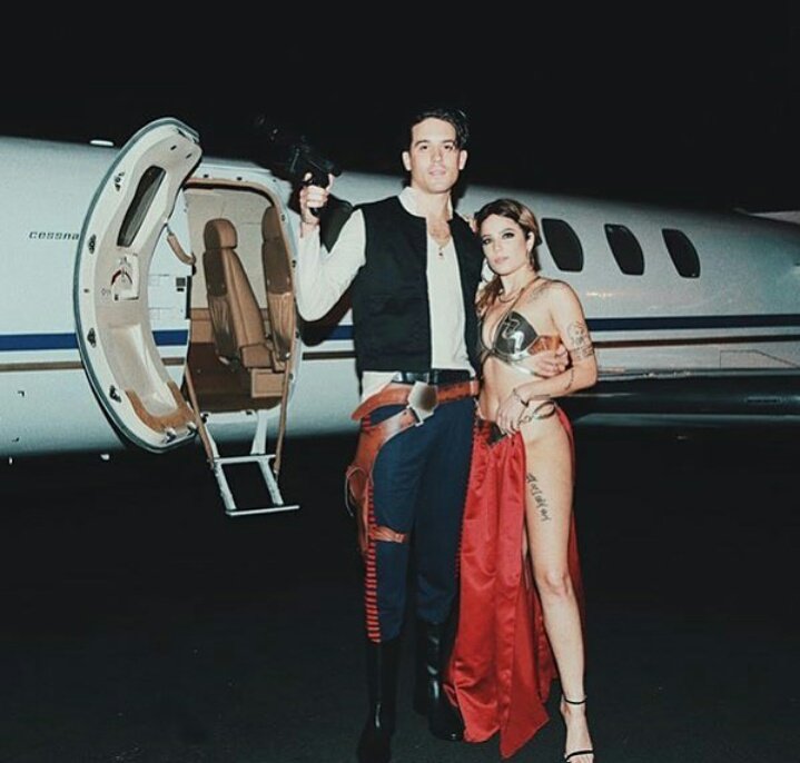 eBrookeMaddox's tweet photo. Han Yolo and the princess hoppin out of the millennium falcon 1 time. https://t.co/kWgKKodfnc