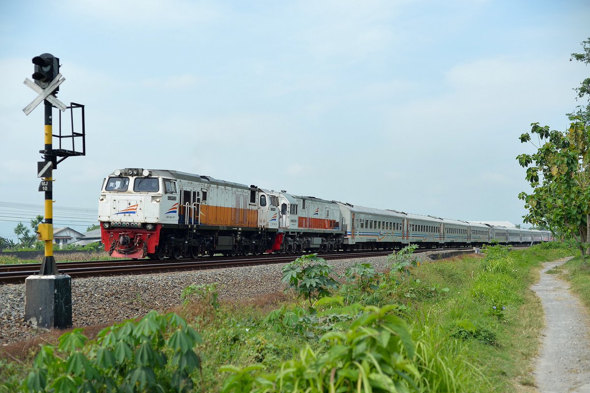 albertus_adi's tweet photo. Kereta Api Indonesia

@AJIIndonesia 
#photocompetitionFesmedAJI https://t.co/RPOk1mX0Ef