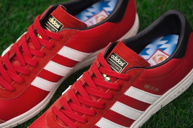 OfficialYourOwn's tweet photo. 25 years of class. The #limitededition Ninety-Two 🔥 #adidas #manutd #heretocreate #yourownclothing #casuals #threestripes #classic https://t.co/1F00n6irFD