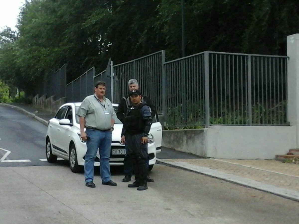 DW_UCT's tweet photo. Police and private security presence on lower campus. #UCTShutdown https://t.co/i9AJizAhqB